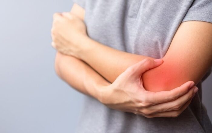 Epicondilitis o codo de tenista: causas, síntomas y cómo puede ayudar la fisioterapia