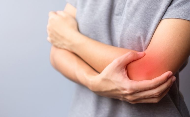 Epicondilitis o codo de tenista: causas, síntomas y cómo puede ayudar la fisioterapia